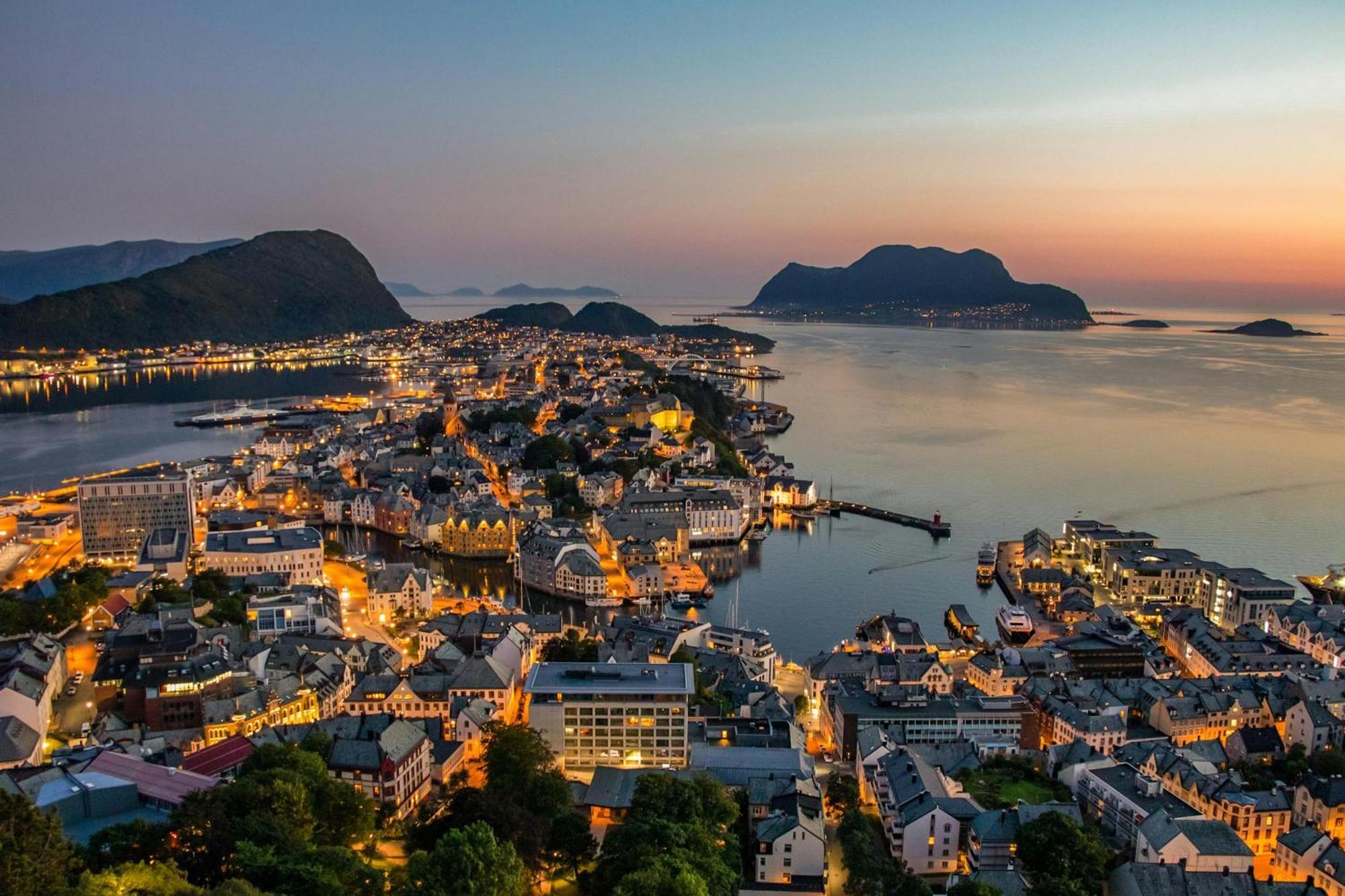 Unik Leilighet I Alesund Sentrum Bagian luar foto